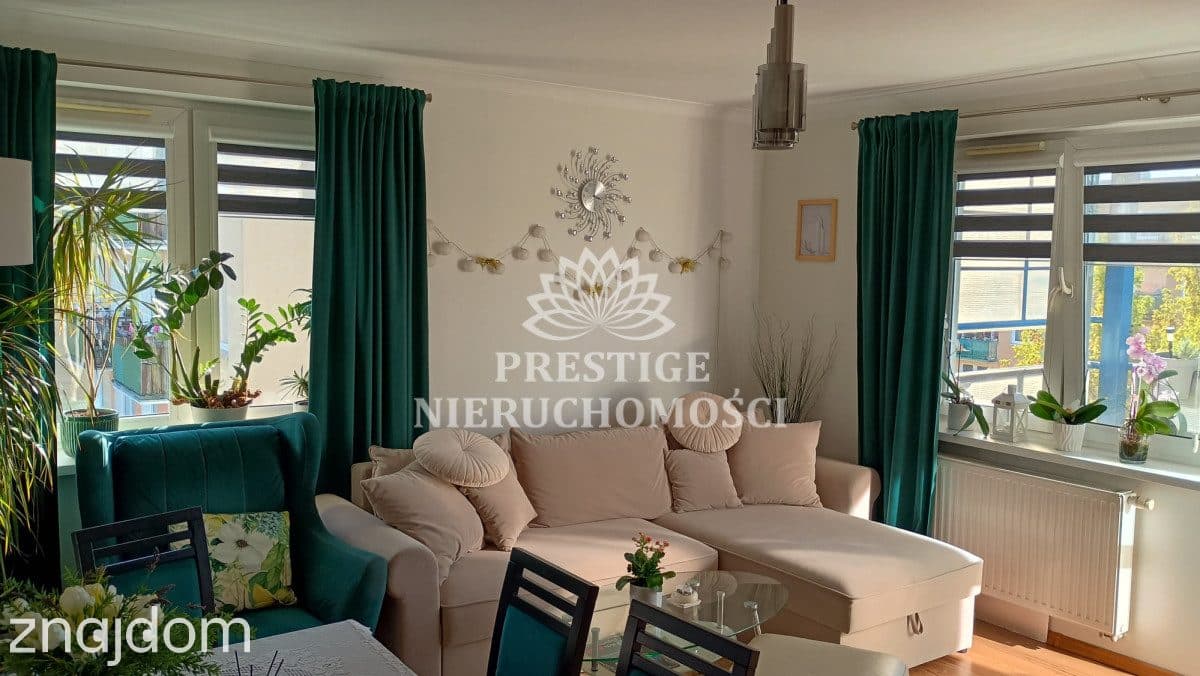 Przytulne urządzone mieszkanie z balkonem