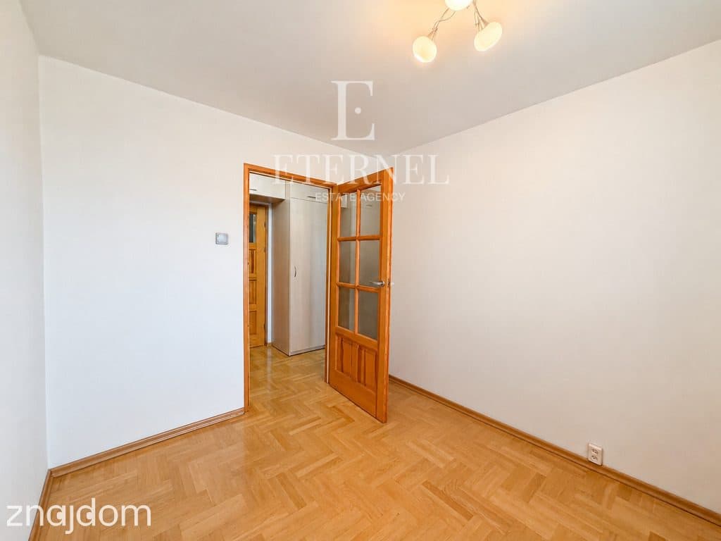 Mieszkanie 4-pokojowe z balkonem, piwnicą i 2-ma garażami - zdjęcie 8