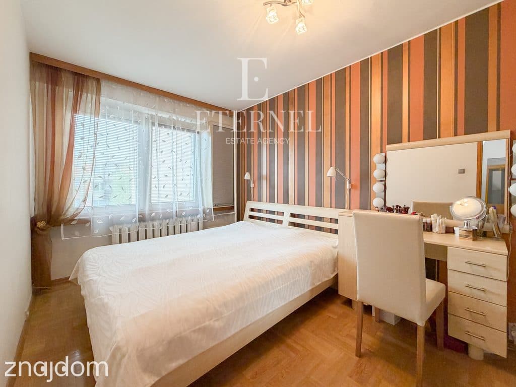 Mieszkanie 4-pokojowe z balkonem, piwnicą i 2-ma garażami - zdjęcie 3