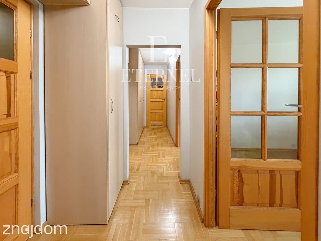 Mieszkanie 4-pokojowe z balkonem, piwnicą i 2-ma garażami - zdjęcie 13