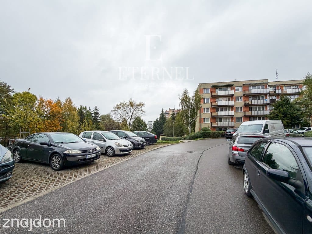 Mieszkanie 4-pokojowe z balkonem, piwnicą i 2-ma garażami - zdjęcie 20