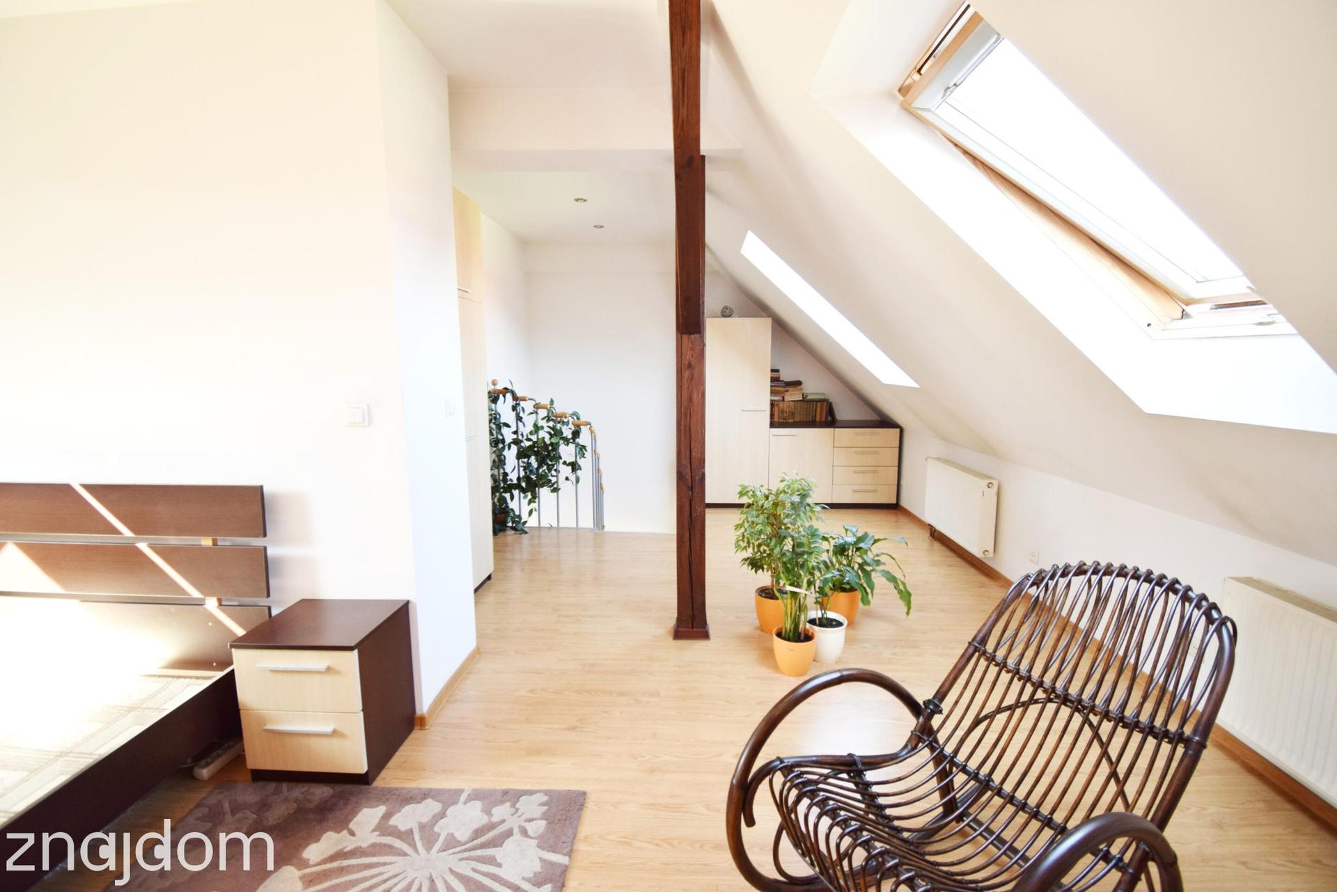 Dwupoziomowe mieszkanie 82m² blisko centrum miasta - zdjęcie 8