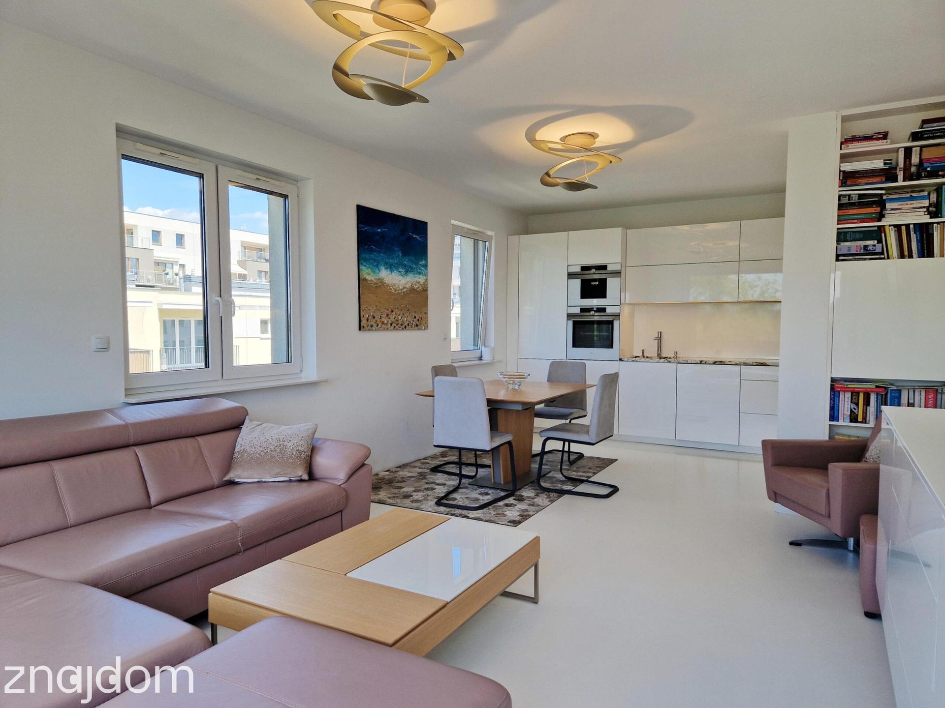 Luksusowy apartament zanużony w zieleni