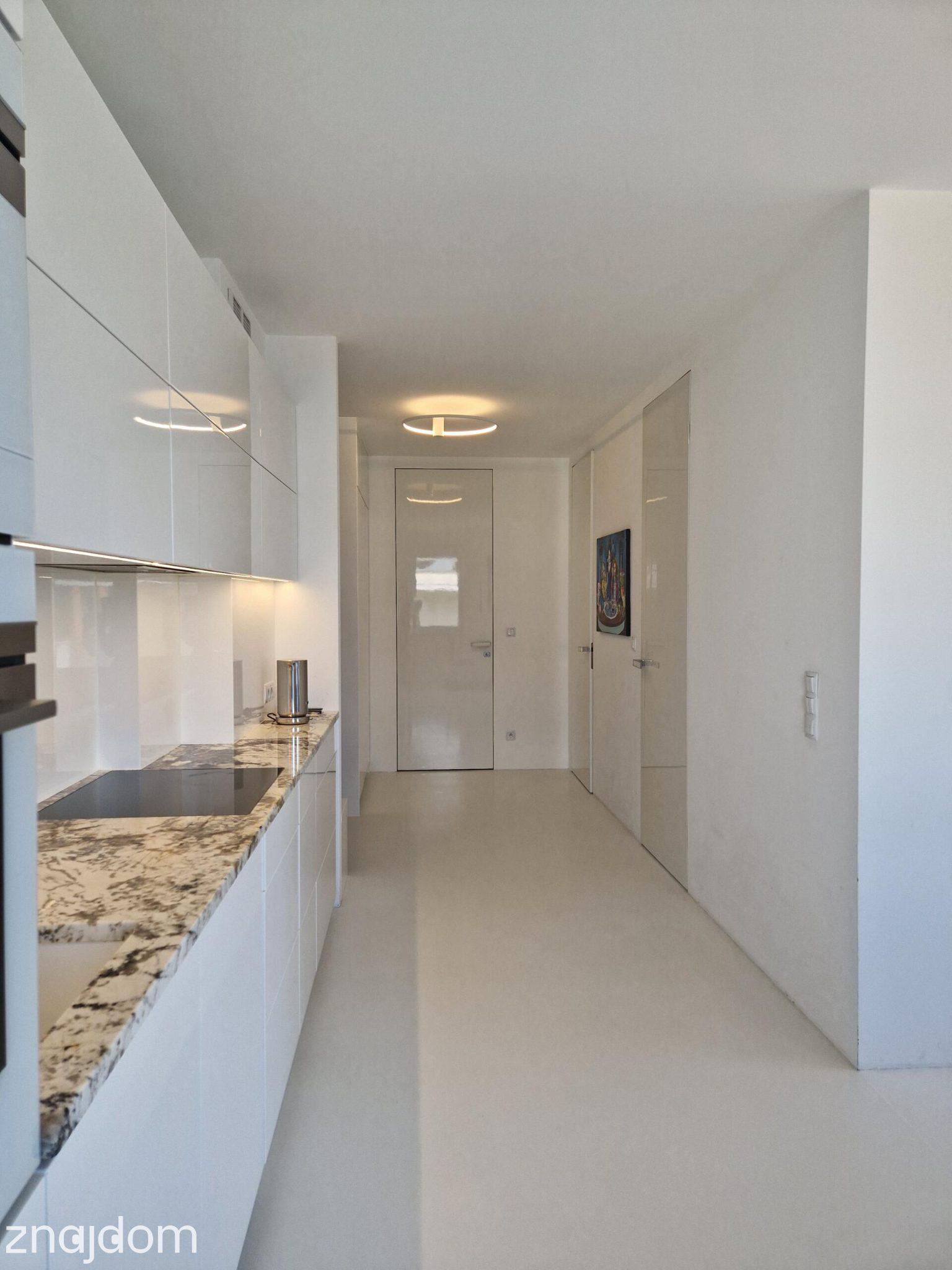 Luksusowy apartament zanużony w zieleni - zdjęcie 10