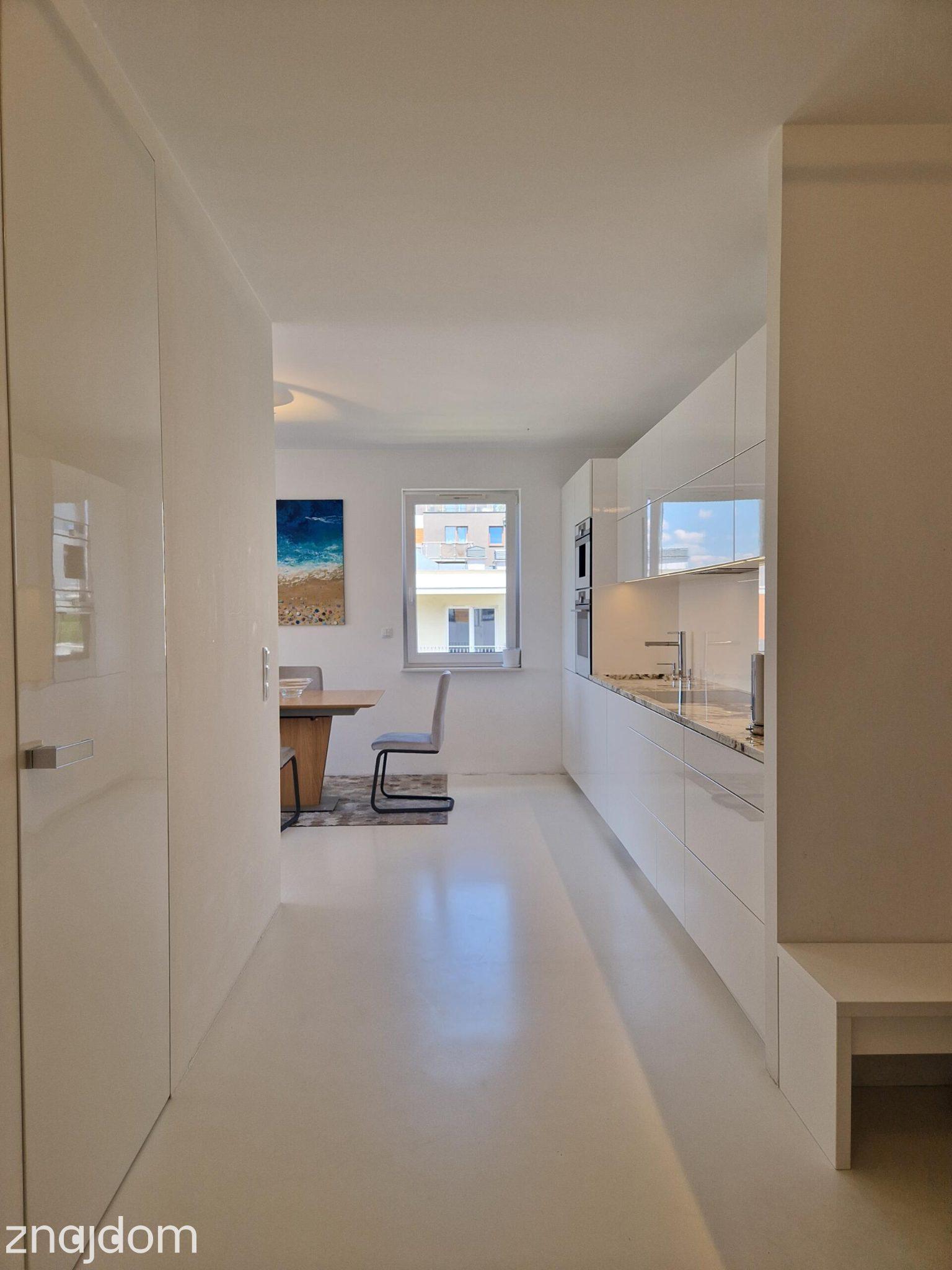 Luksusowy apartament zanużony w zieleni - zdjęcie 11