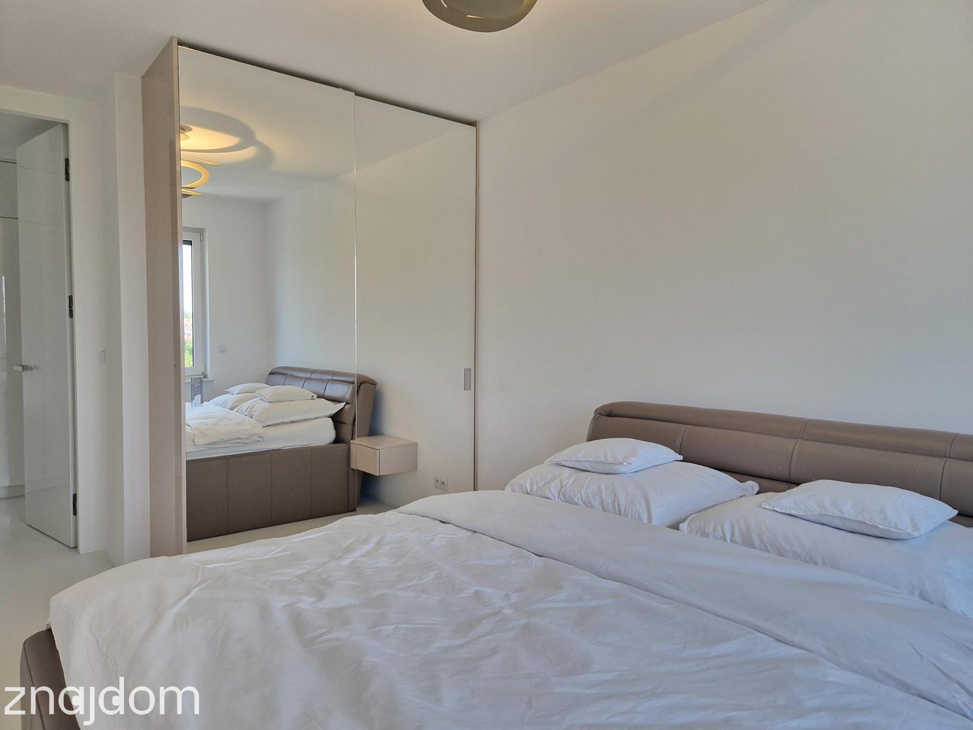 Luksusowy apartament zanużony w zieleni - zdjęcie 13