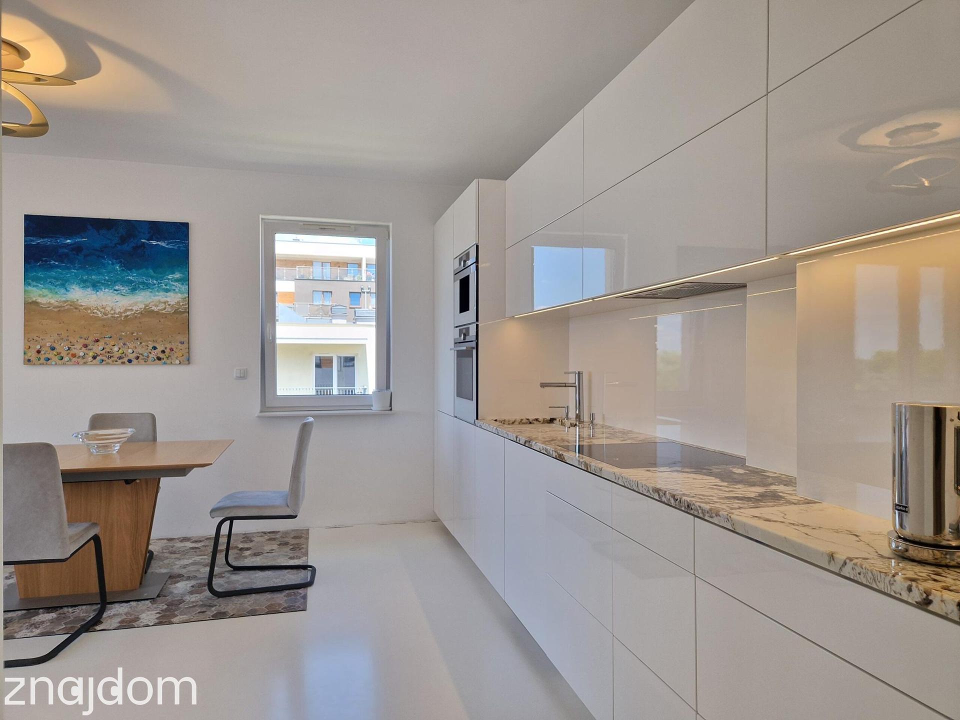 Luksusowy apartament zanużony w zieleni - zdjęcie 6
