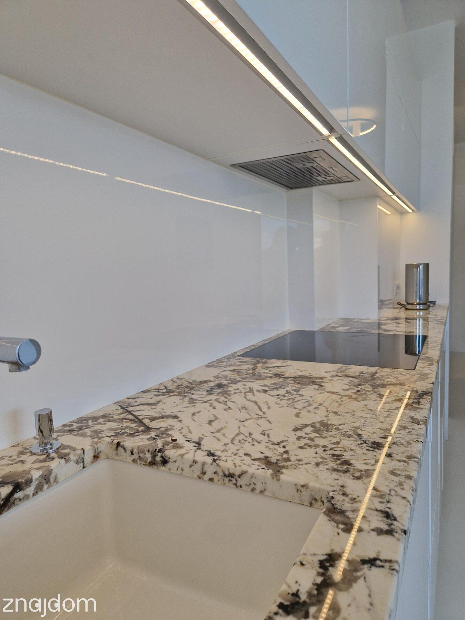 Luksusowy apartament zanużony w zieleni - zdjęcie 8