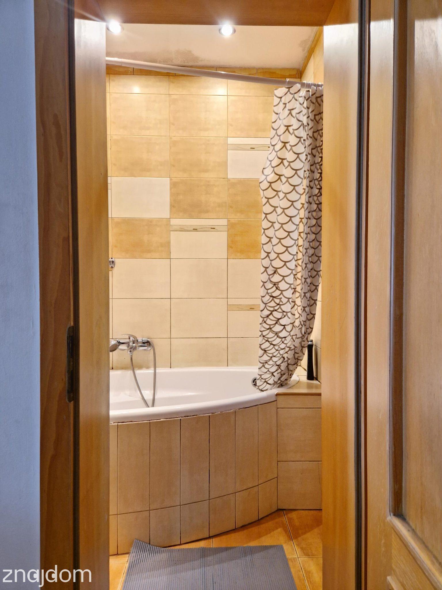 Wygodne mieszkanie z dużym balkonem - zdjęcie 10