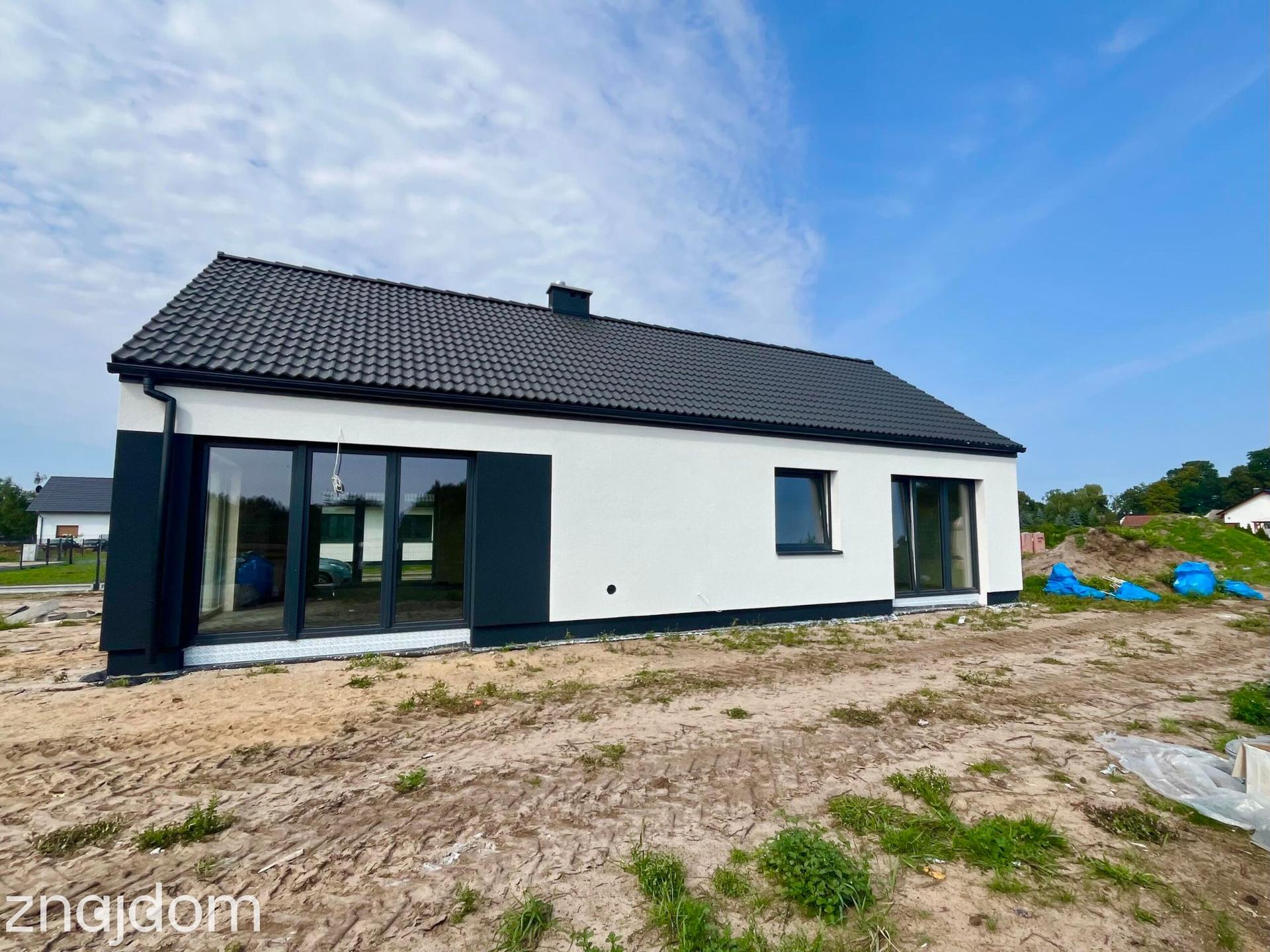 Nowoczesny dom w stanie deweloperskim