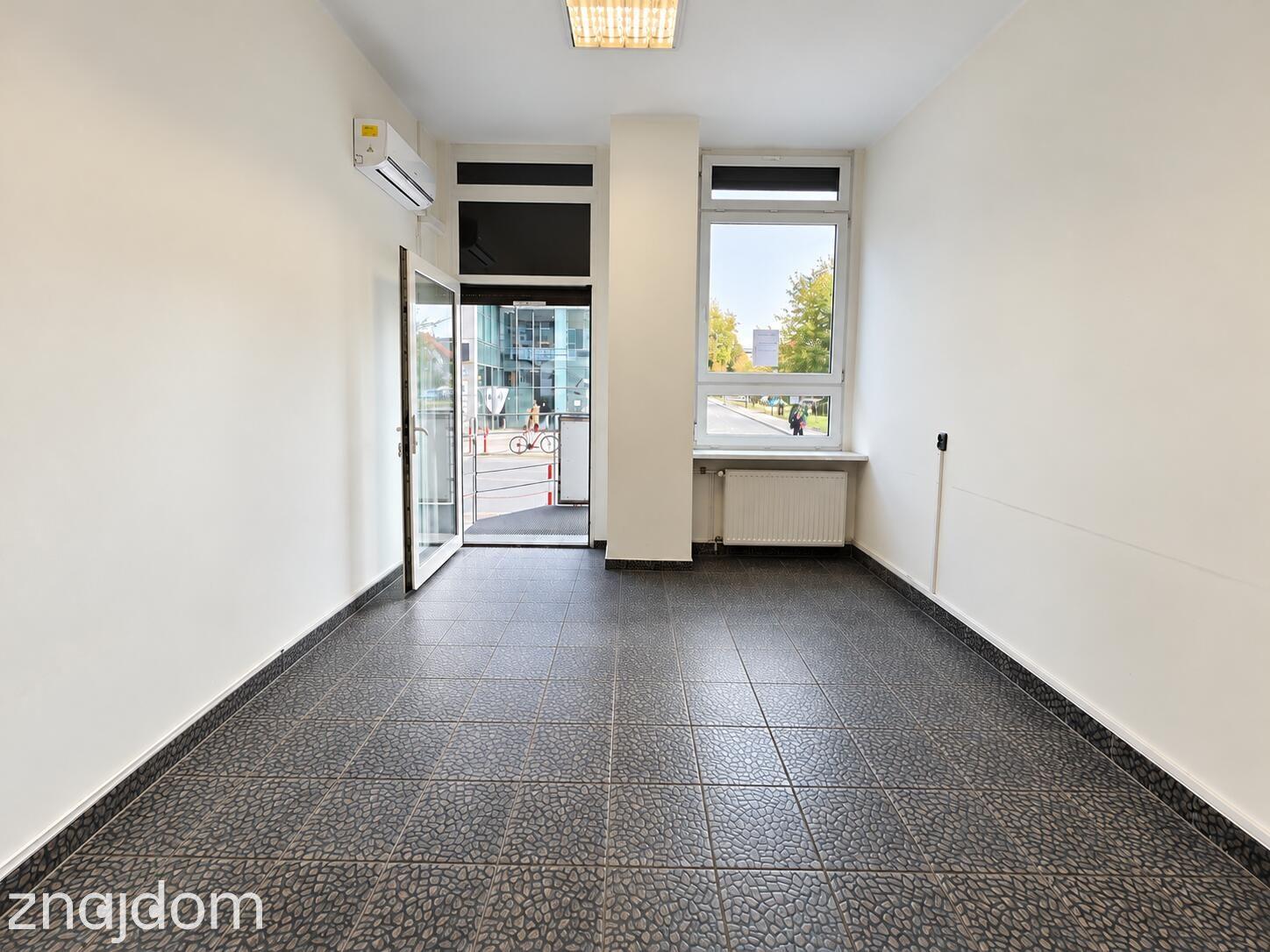 Lokal 16 m² z wejściem z ulicy w centrum Opola - zdjęcie 2