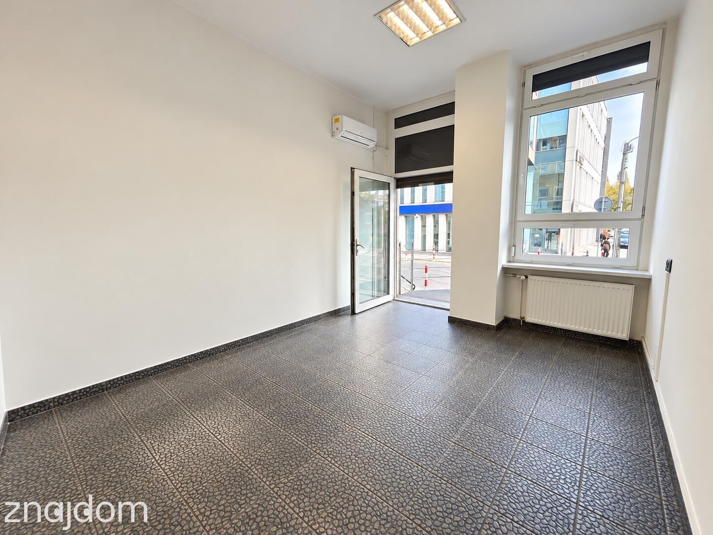 Lokal 16 m² z wejściem z ulicy w centrum Opola - zdjęcie 3