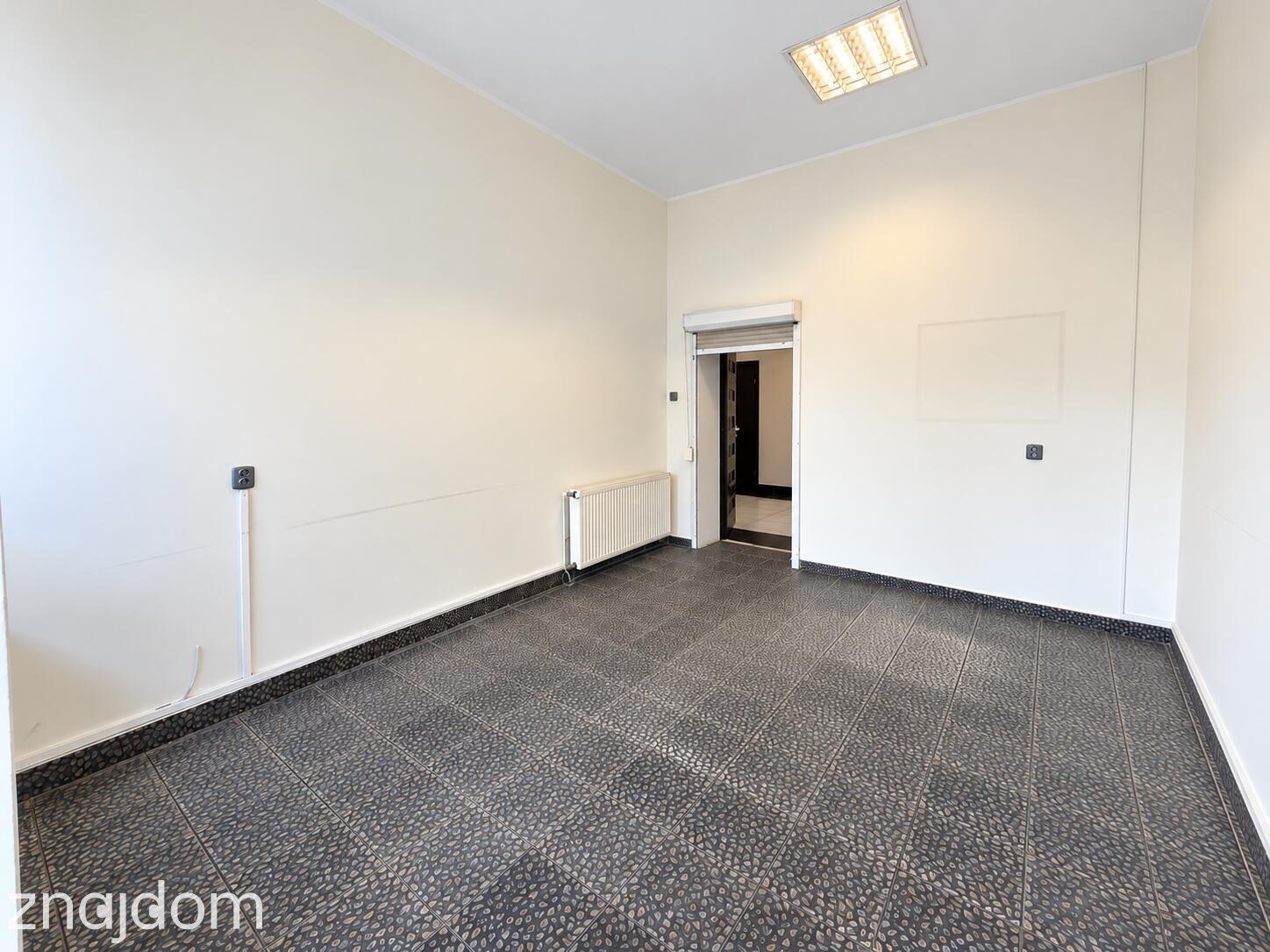 Lokal 16 m² z wejściem z ulicy w centrum Opola - zdjęcie 4
