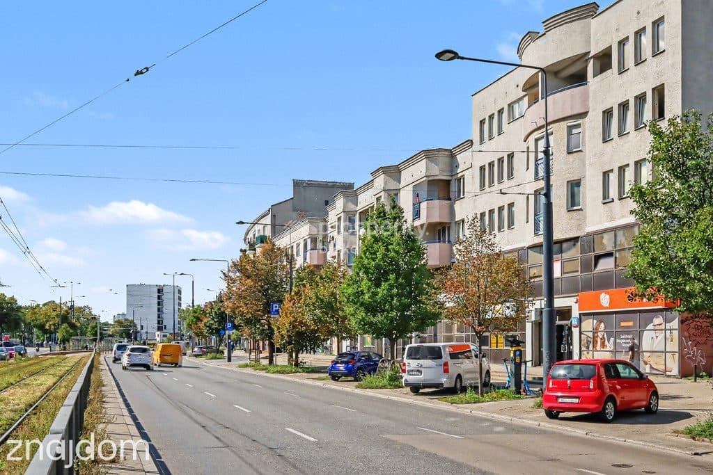 Inwestycyjny lokal usługowy 136 m² przy metrze