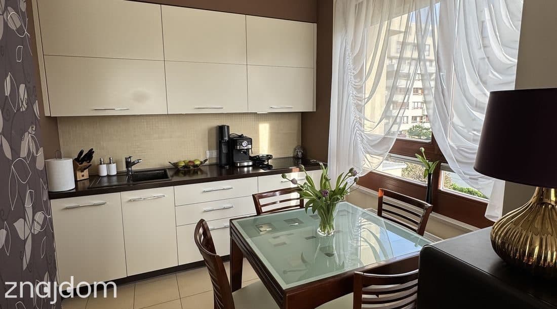 2 pokoje | loggia | apartamentowiec | metro