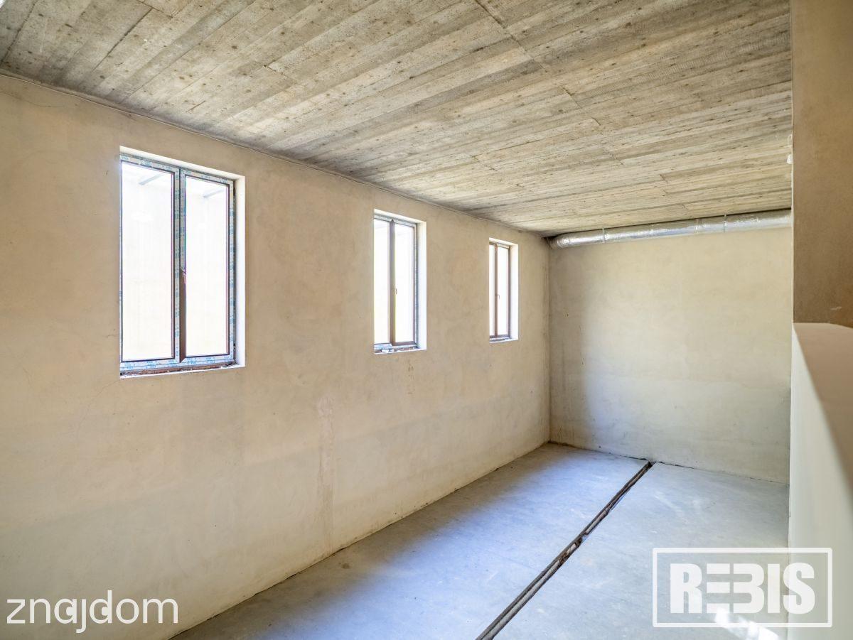 Nieruchomość komercyjna 1107 m², działka 1,1 ha - zdjęcie 16