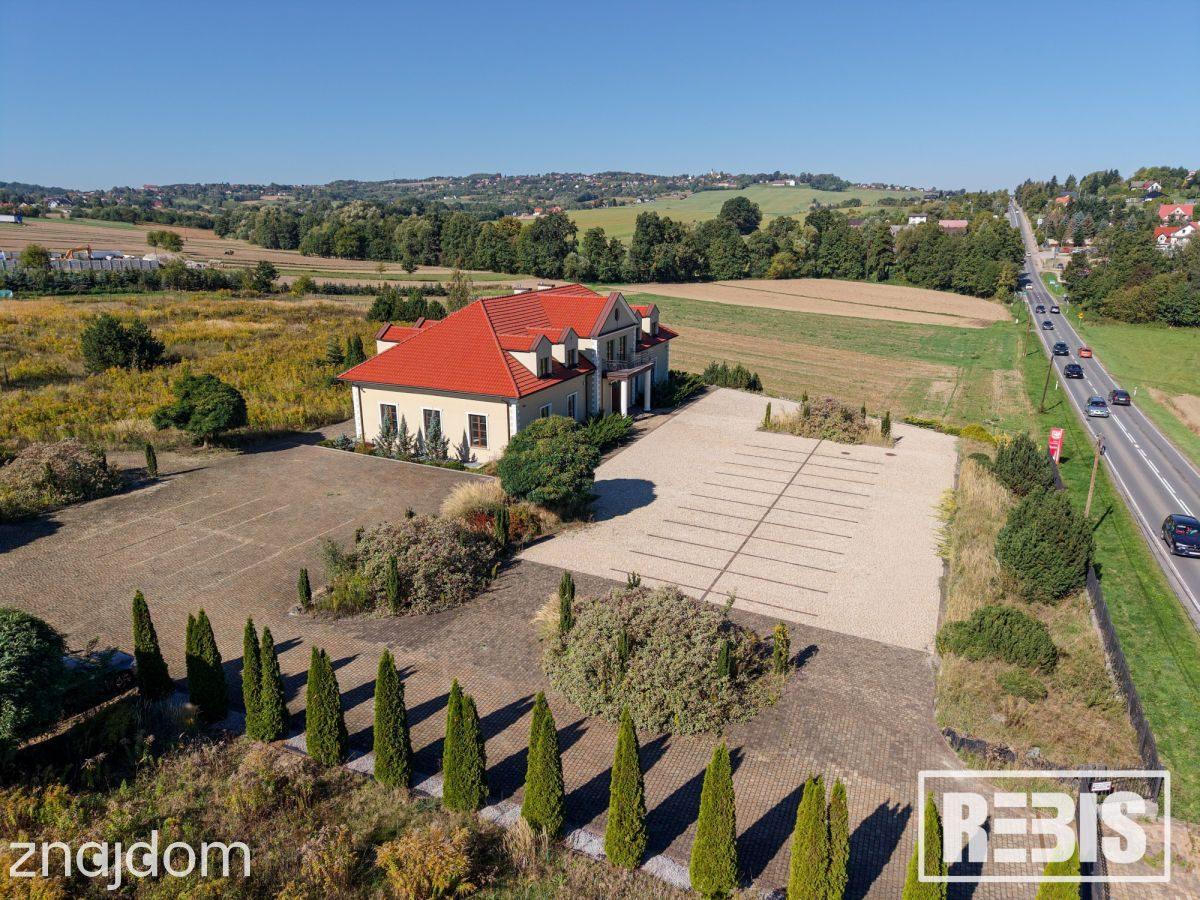 Nieruchomość komercyjna 1107 m², działka 1,1 ha - zdjęcie 4