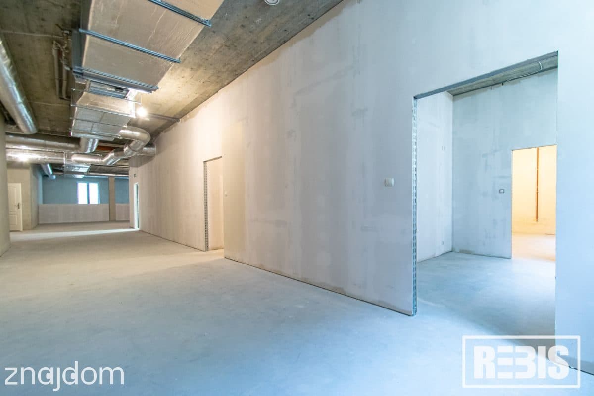 Nieruchomość komercyjna 1107 m², działka 1,1 ha - zdjęcie 18