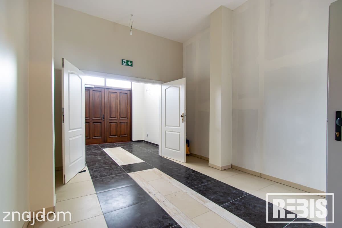Nieruchomość komercyjna 1107 m², działka 1,1 ha - zdjęcie 9