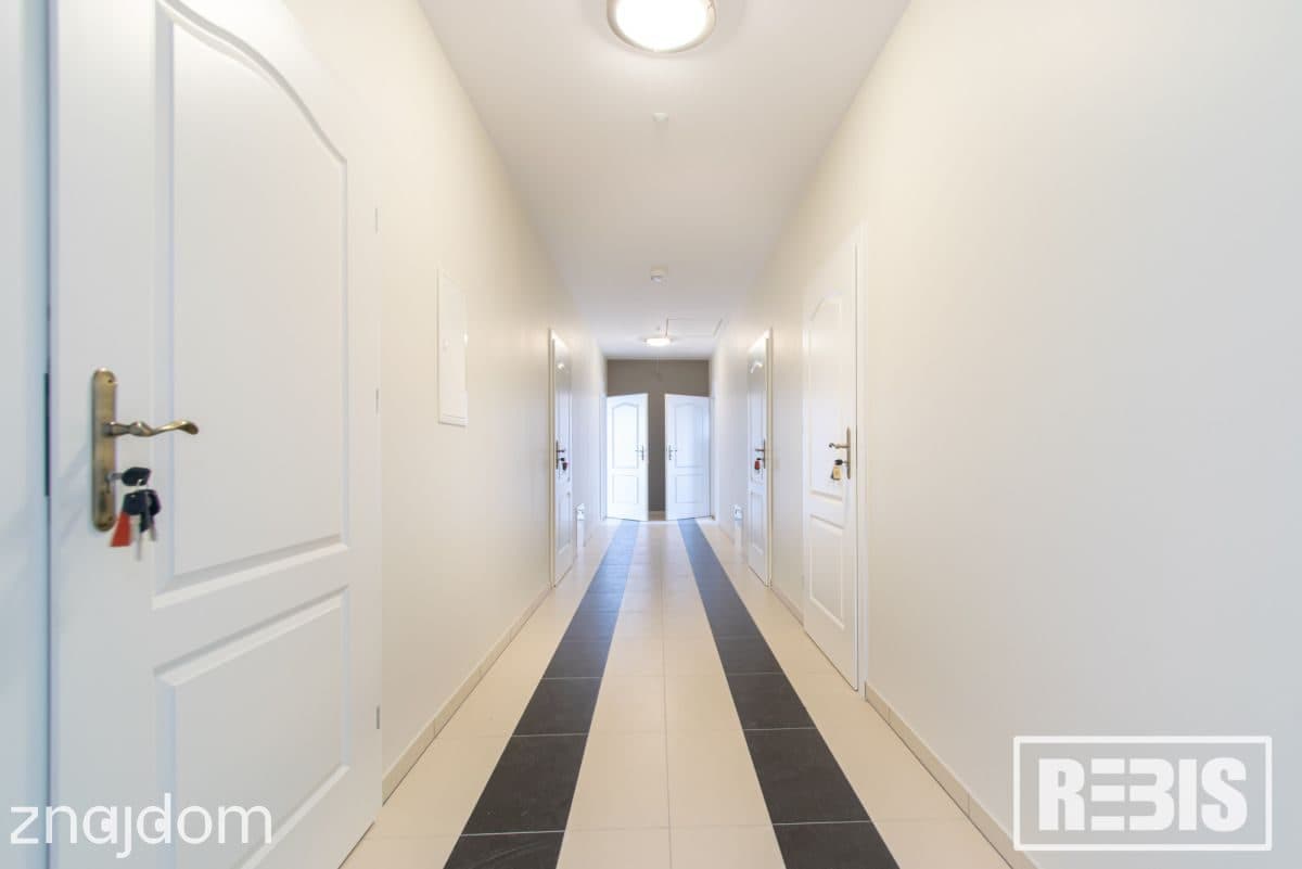 Nieruchomość komercyjna 1107 m², działka 1,1 ha - zdjęcie 12