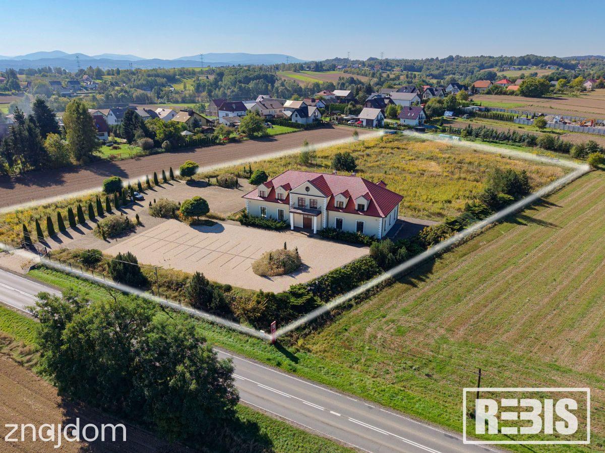 Nieruchomość komercyjna 1107 m², działka 1,1 ha - zdjęcie 2