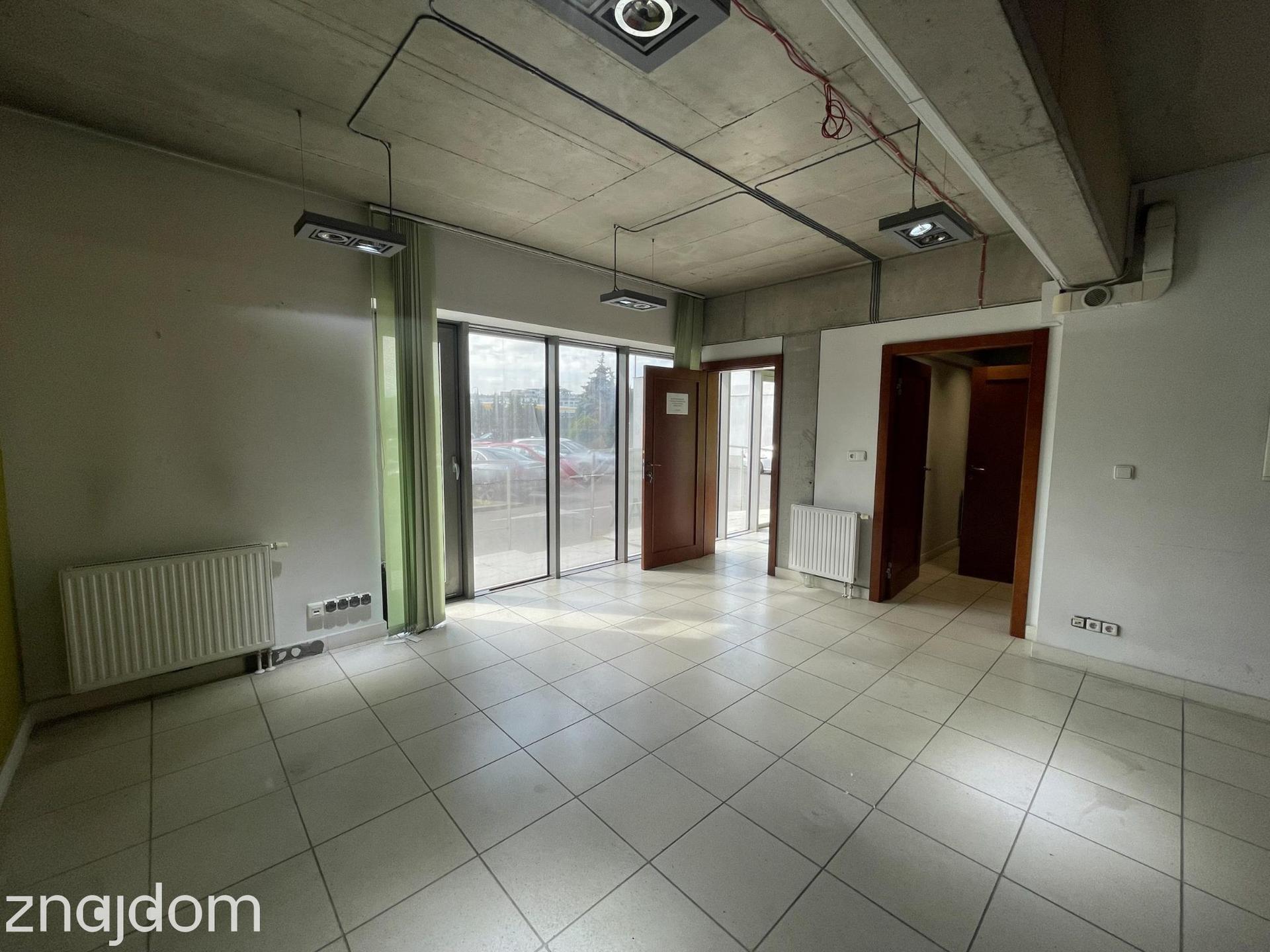 Lokal na parterze | witryna | klima | parking