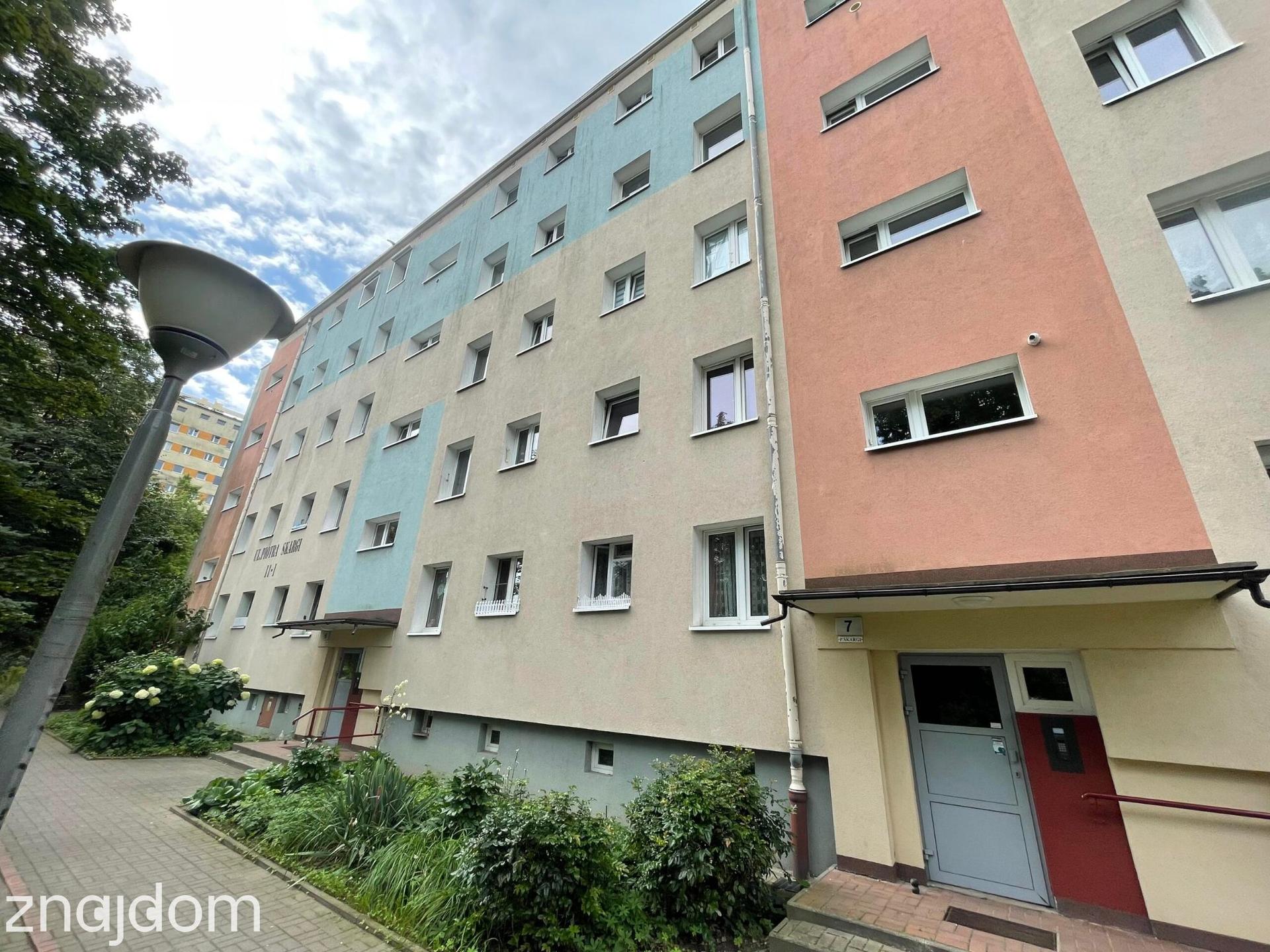 Dwa niezależne pokoje | balkon | piwnica | niski blok | Górczyn