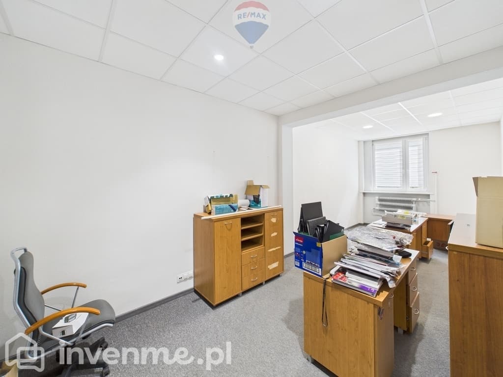Biuro 29,8 m² z windą i parkingiem – Rybnik