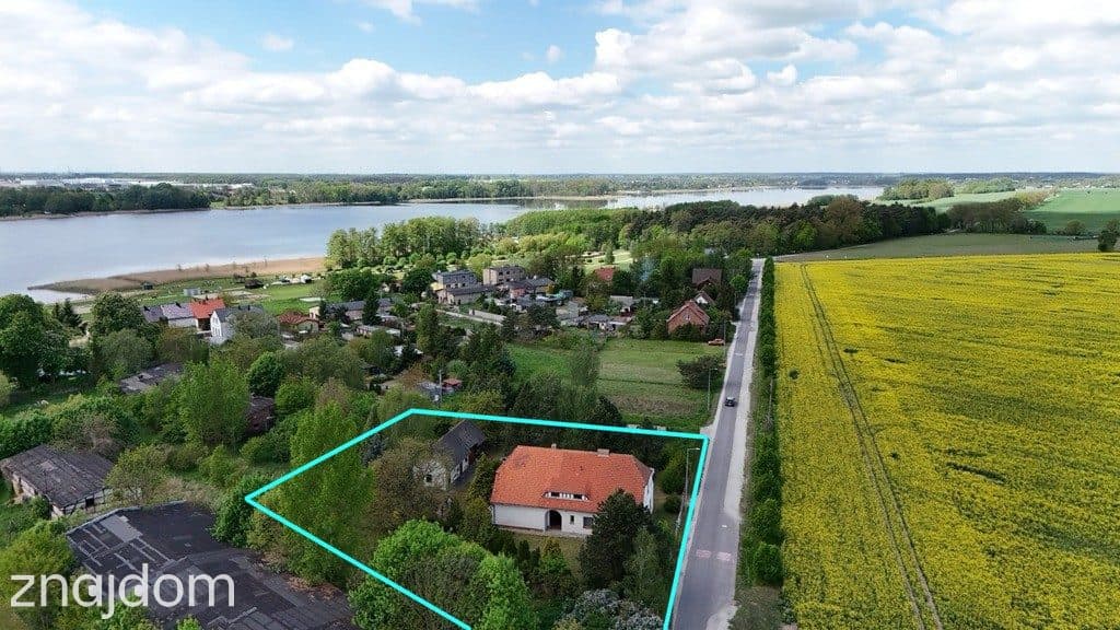 Działka zabudowana starą szkołą|jez.Niepruszewskie