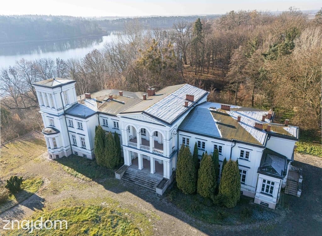 PAŁAC NAD JEZIOREM | 4 HA | GOTOWY DO ARANŻACJI