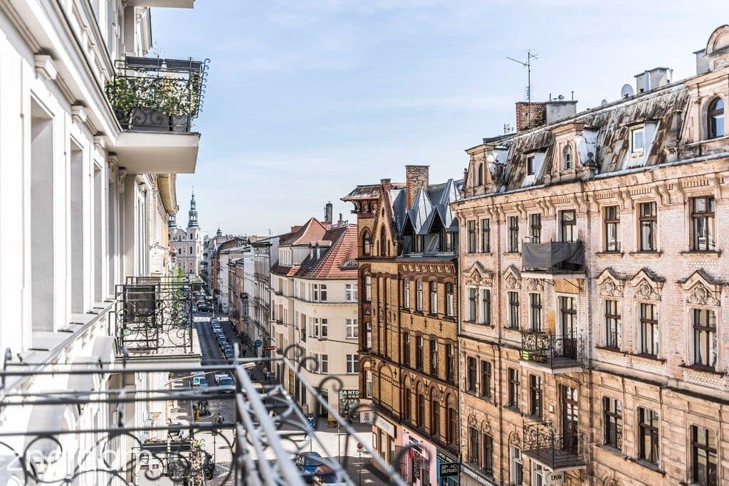 Apartament w "Żelazku", dwa balkony, m.postojowe - zdjęcie 2