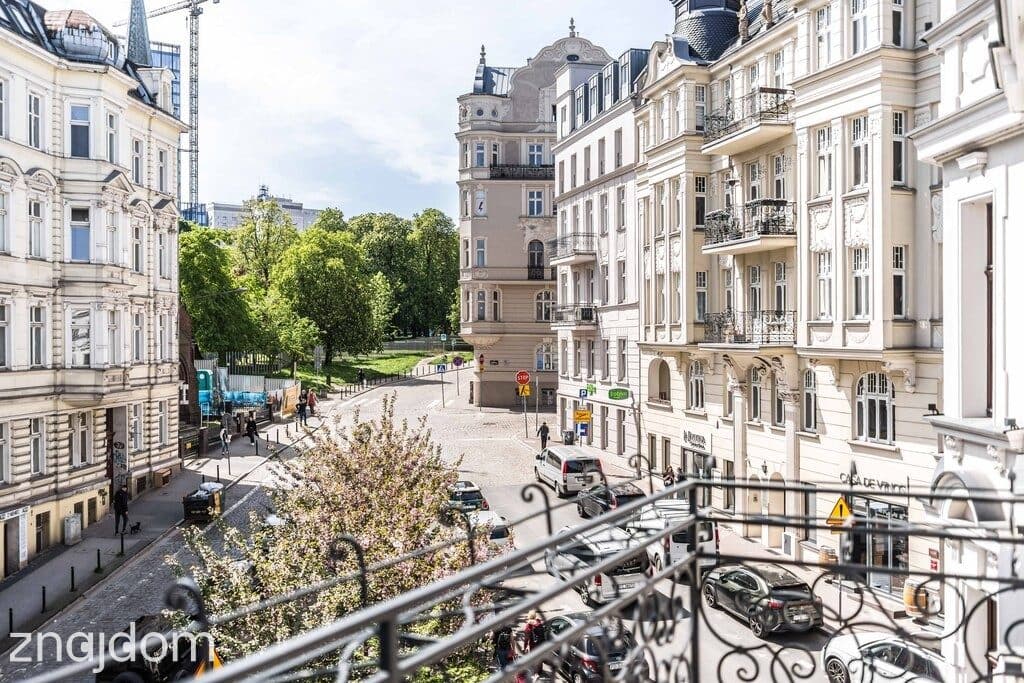 Apartament w "Żelazku", dwa balkony, m.postojowe - zdjęcie 3