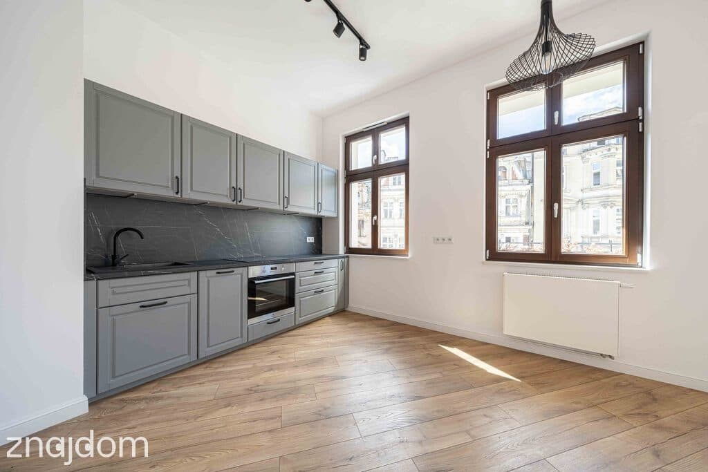Apartament w "Żelazku", dwa balkony, m.postojowe - zdjęcie 9