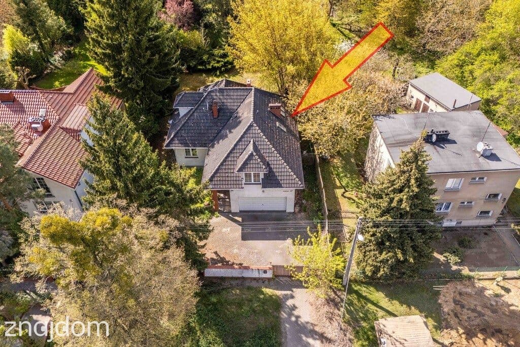 Dom w prestiżowej lokalizacji z pięknym ogrodem