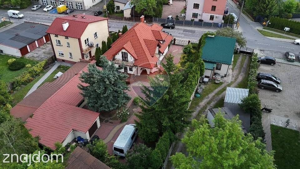 Dom z domkiem gościnnym i ogrodem Radom Staroopatowska - zdjęcie 24