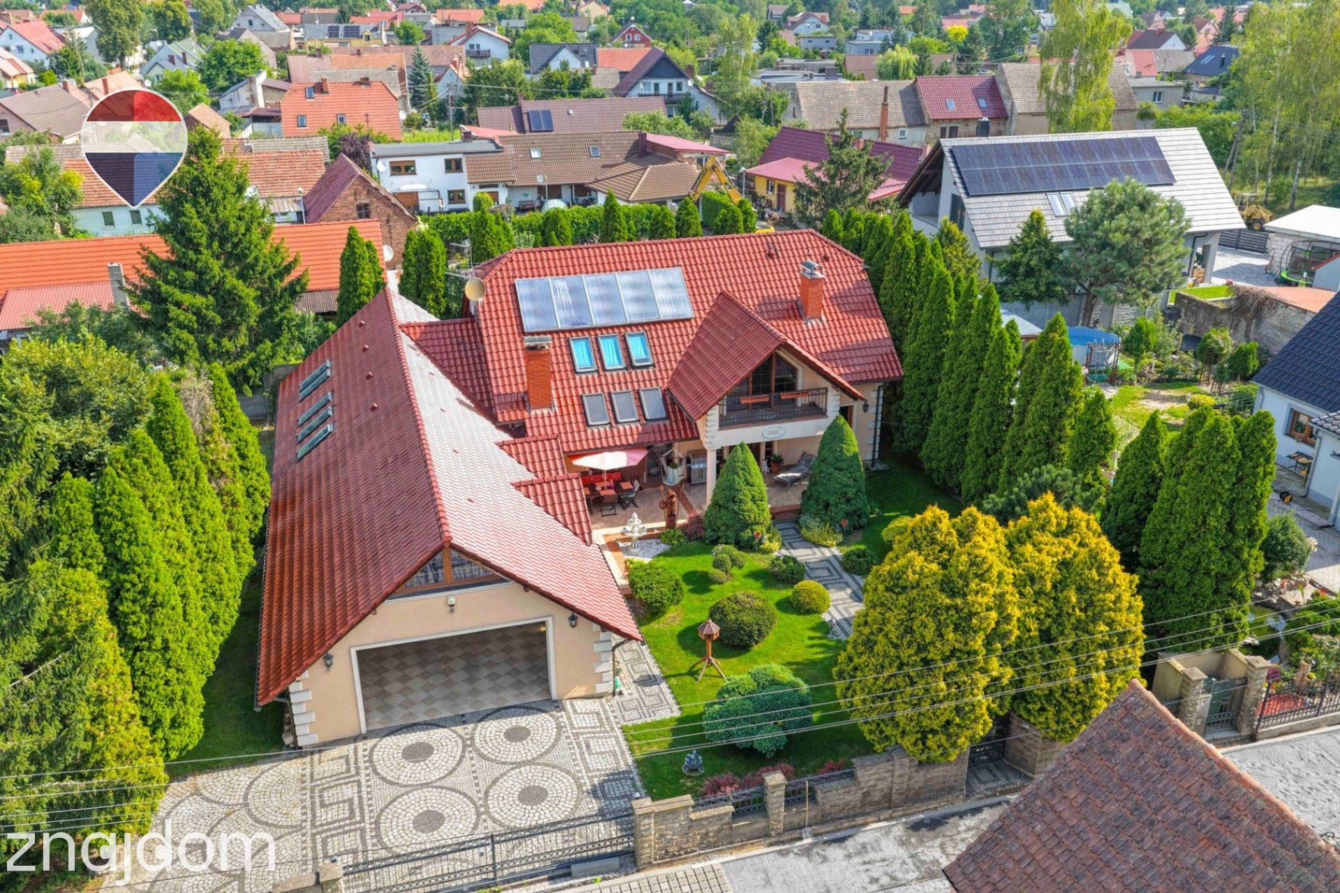 Przestronny dom z basenem - zdjęcie 2