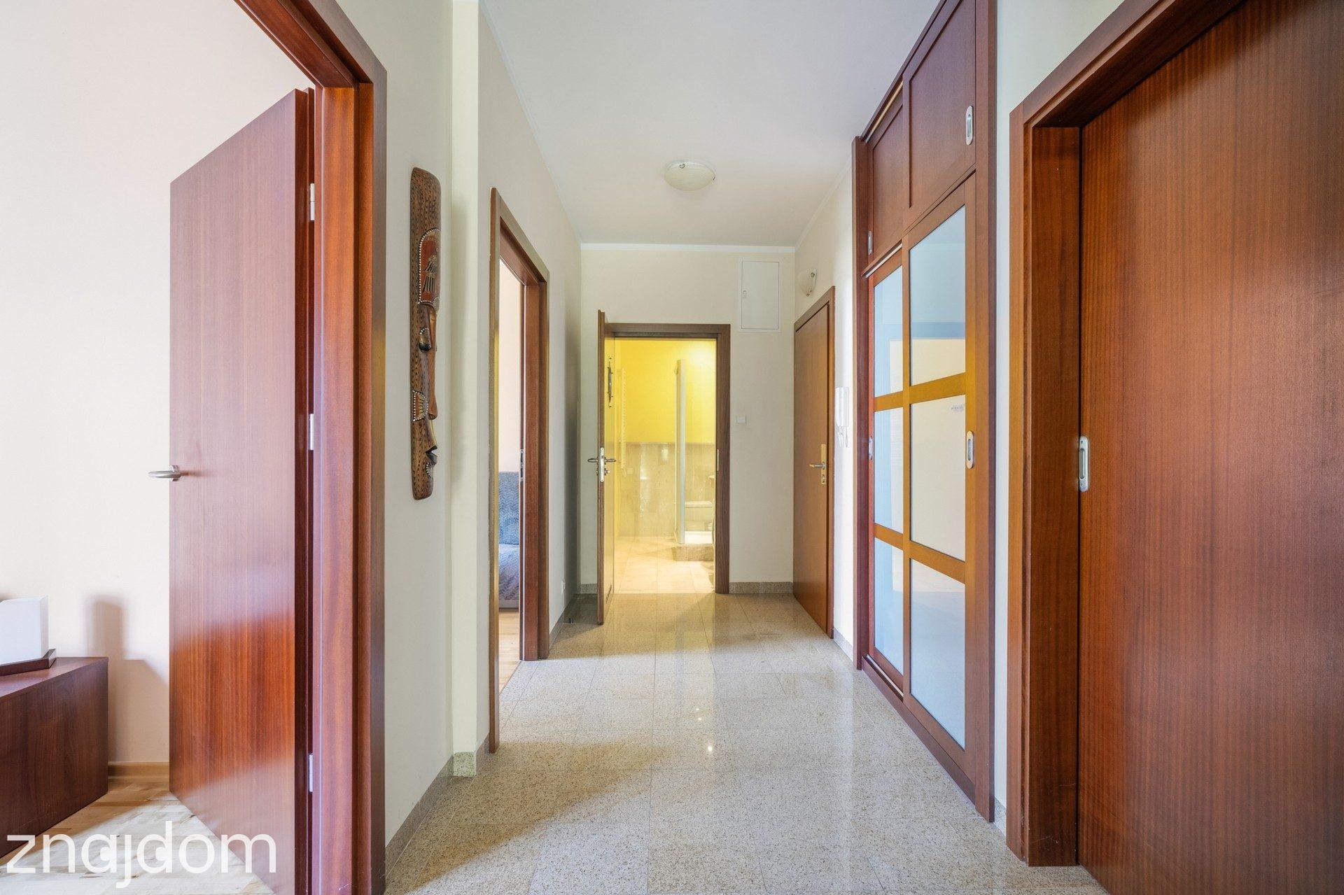 Apartament z dużym tarasem nad Zalewem Zegrzyńskim - zdjęcie 10
