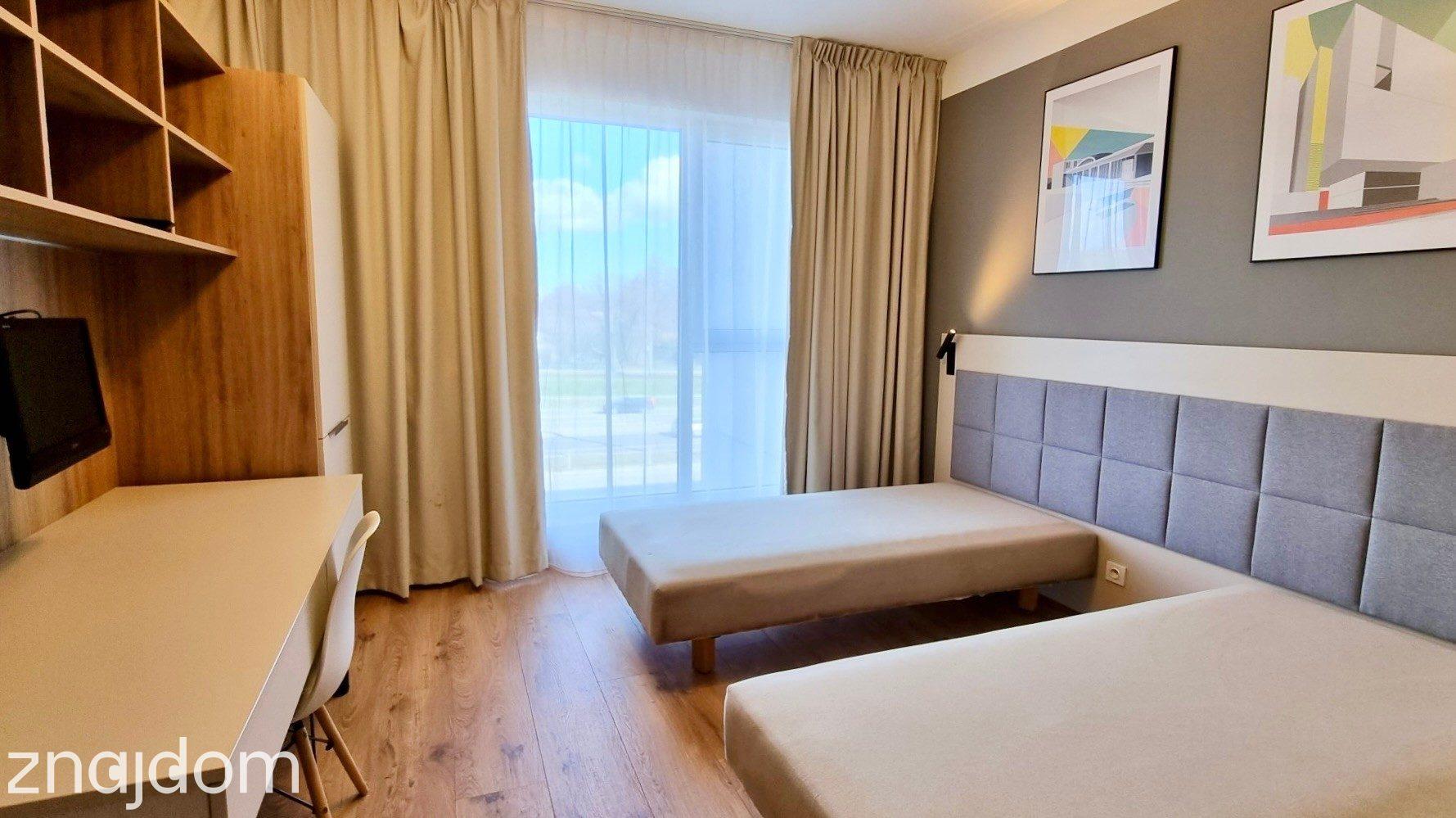 Do wynajęcia lokal w standardzie hotelowym. Media i Internet w cenie.