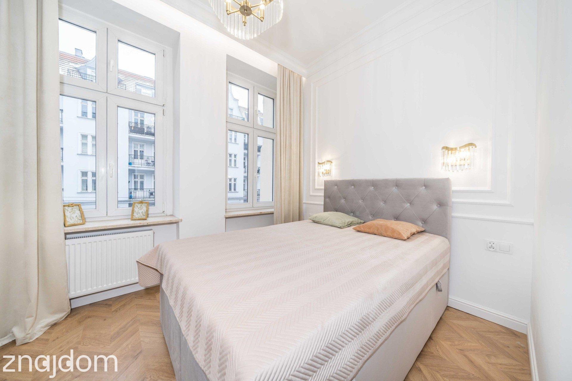 Urządzone dwa pokoje balkon kamienica Wilda - zdjęcie 10
