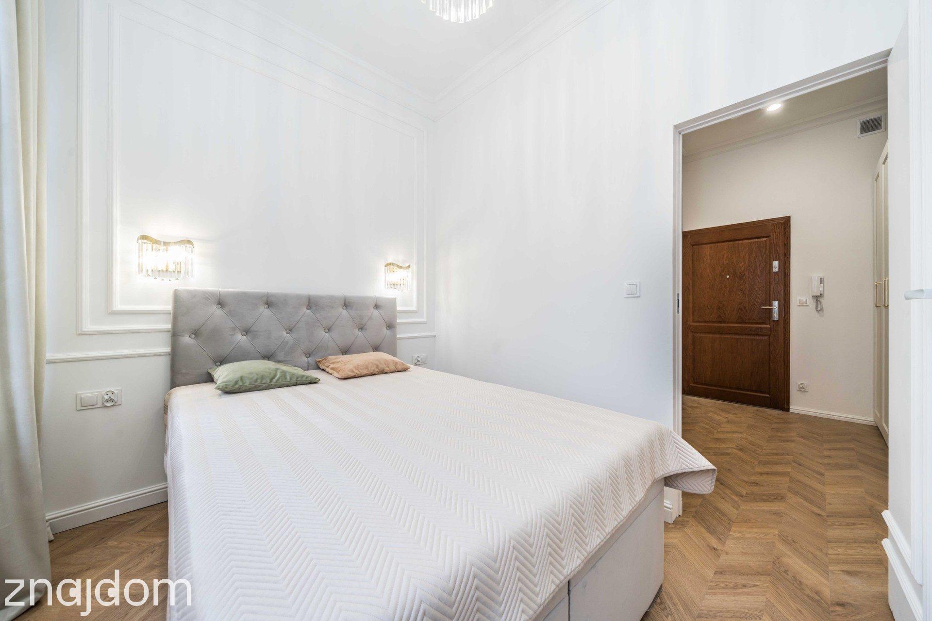 Urządzone dwa pokoje balkon kamienica Wilda - zdjęcie 11