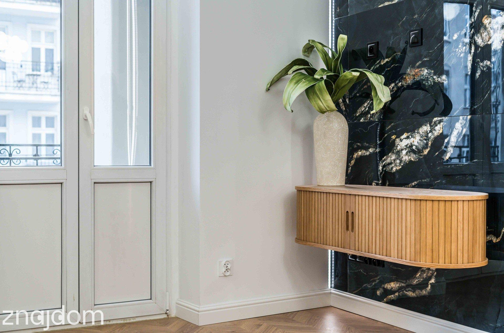 Urządzone dwa pokoje balkon kamienica Wilda - zdjęcie 15