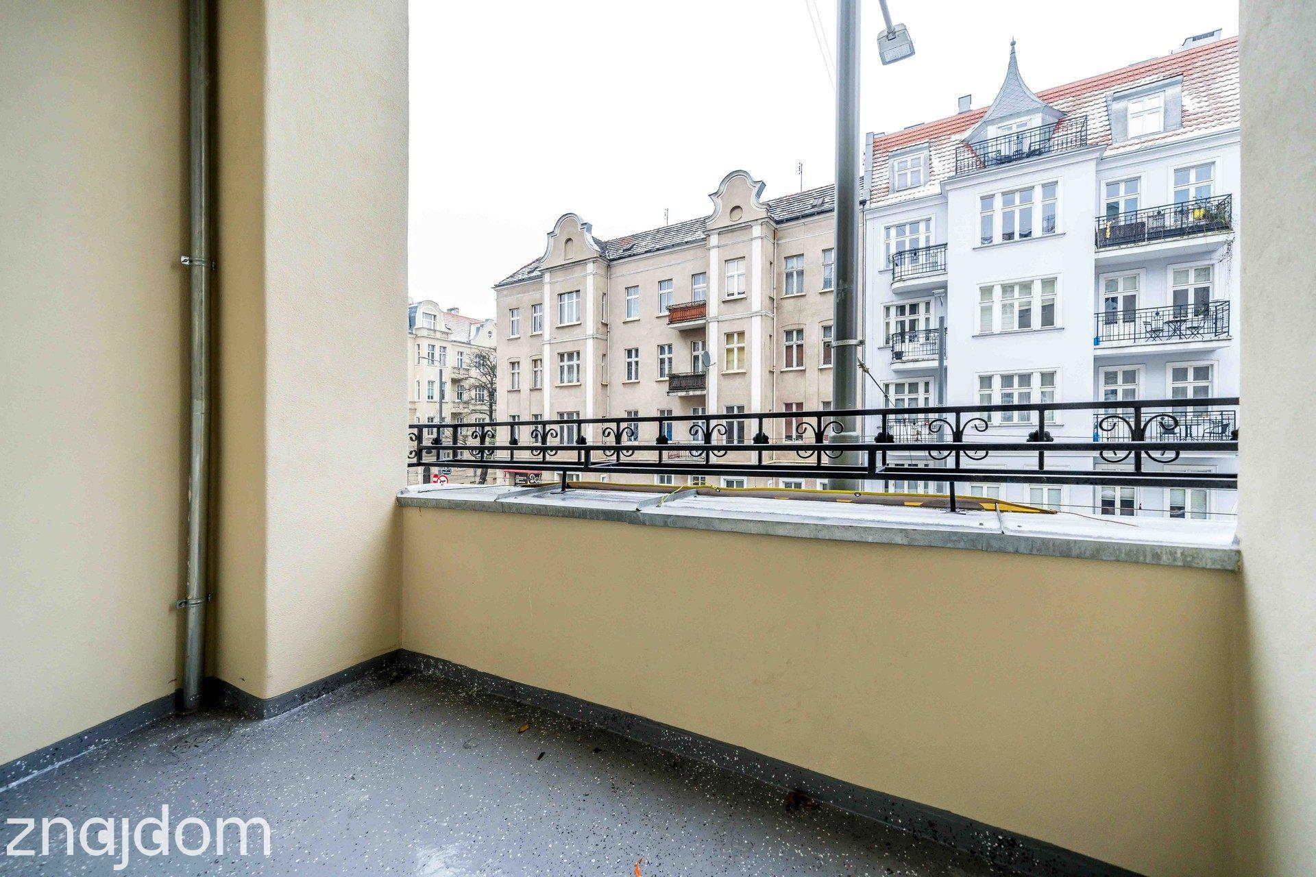 Urządzone dwa pokoje balkon kamienica Wilda - zdjęcie 16