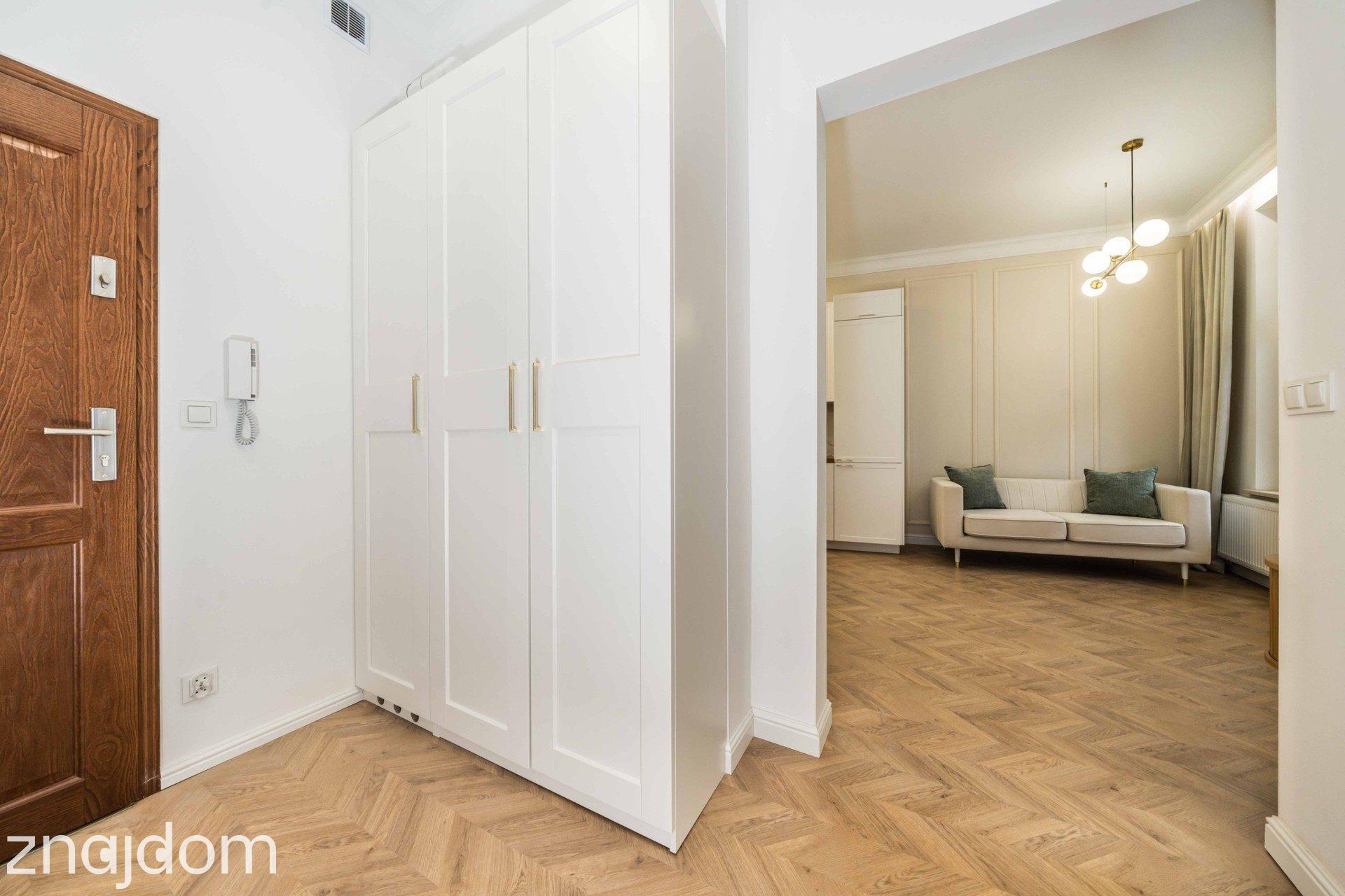 Urządzone dwa pokoje balkon kamienica Wilda - zdjęcie 6