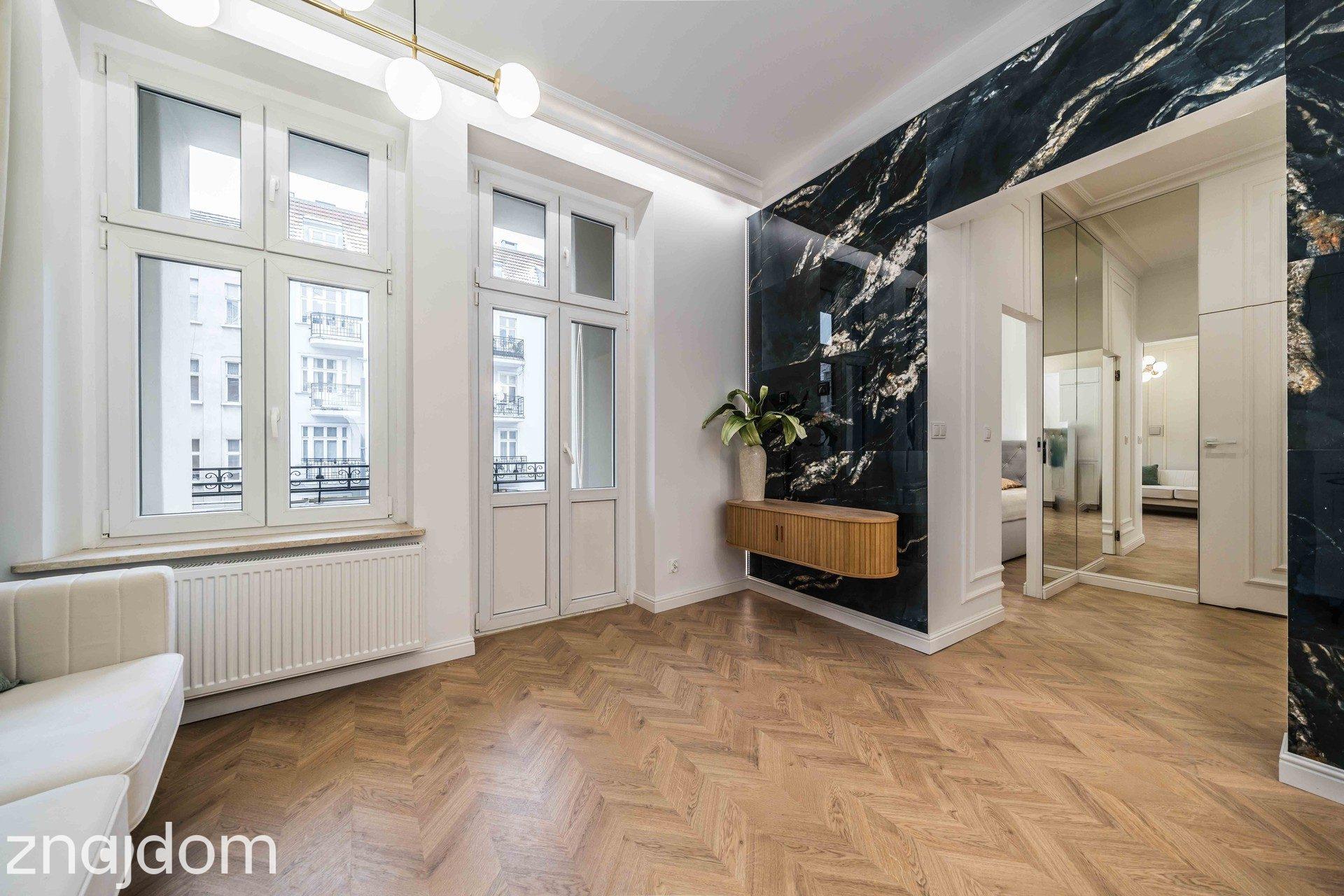 Urządzone dwa pokoje balkon kamienica Wilda - zdjęcie 8