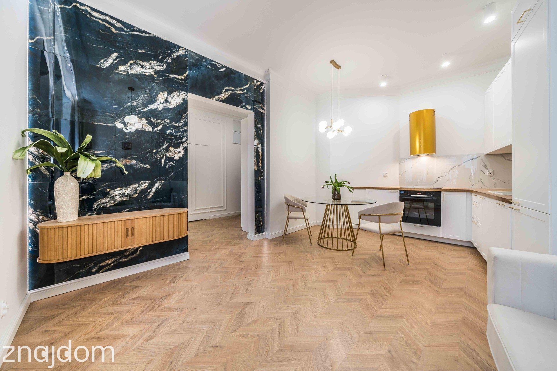 Urządzone dwa pokoje balkon kamienica Wilda - zdjęcie 9