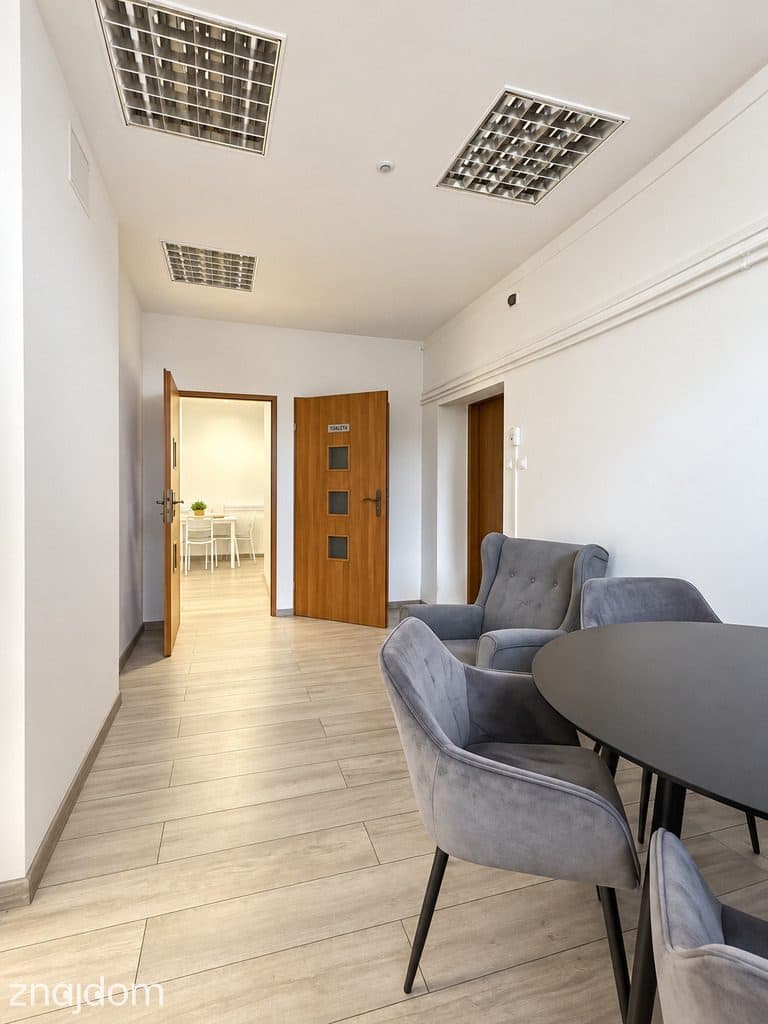 Tuż przy DK 81, duże witryny, 72m2 - zdjęcie 3
