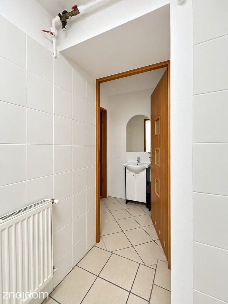 Tuż przy DK 81, duże witryny, 72m2 - zdjęcie 8