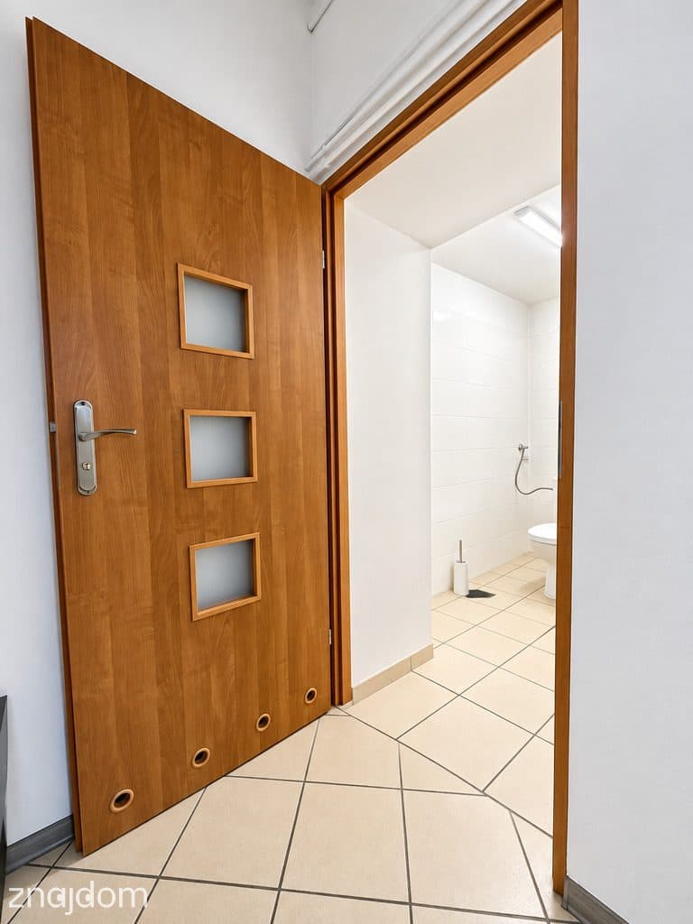 Tuż przy DK 81, duże witryny, 72m2 - zdjęcie 9