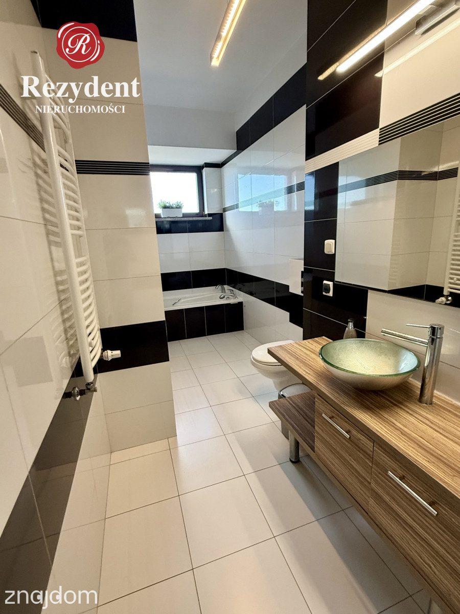 Przestronny apartament na obrzeżach centrum miasta - zdjęcie 14