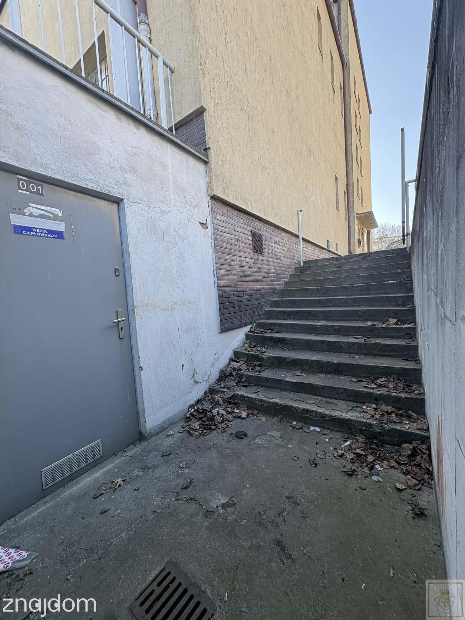 Magazyn w przyziemiu z niezależnym wejściem 50 m od tramwaju !!!